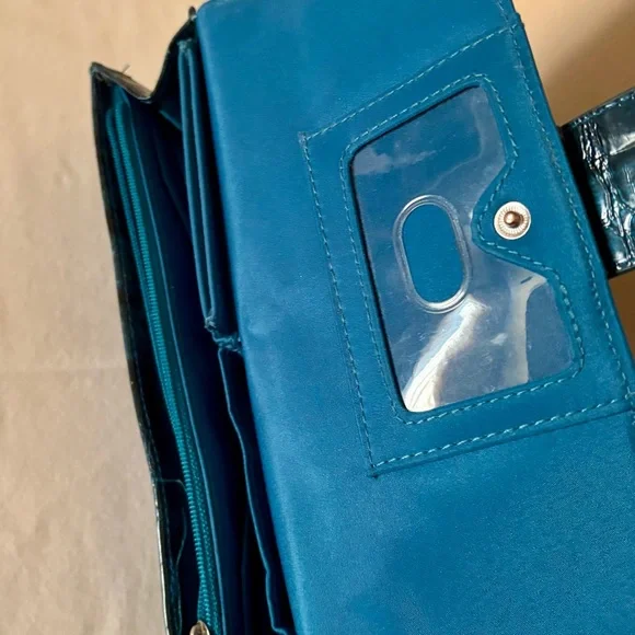 Kelly & Katie Blue Crocodile-embossed Style Wallet with Silver-tone buckle - Picture 4 of 10